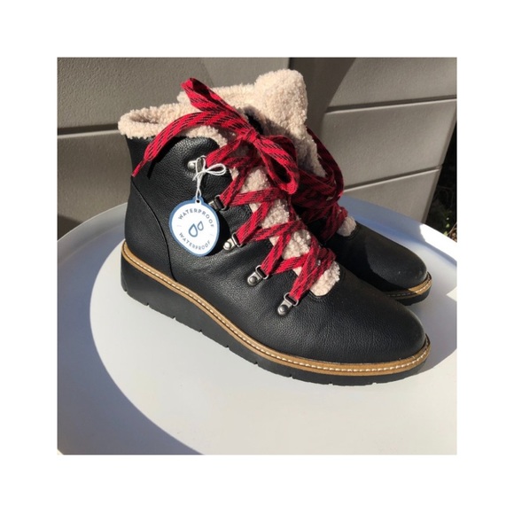 Dr. Scholl's Shoes - RESERVED - Dr Scholls Winter Ankle Boots